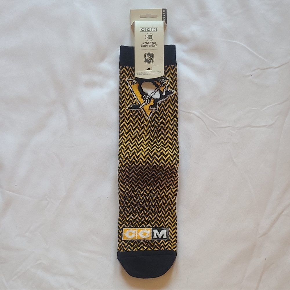 CCM Men's Pittsburgh Penguin Black & Gold Zigzag NHL Socks